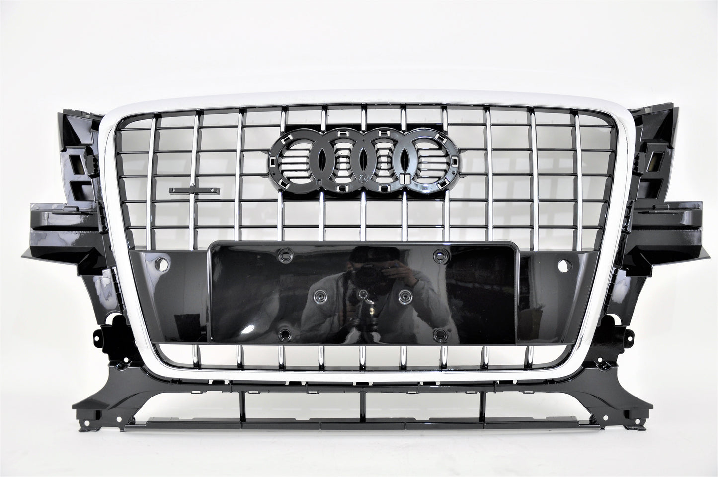 1200 | 2009-2012 AUDI Q5 Grille assy 3.2L; w/S-Line Pkg; Gloss Black | AU1200124|8R0853651PT94