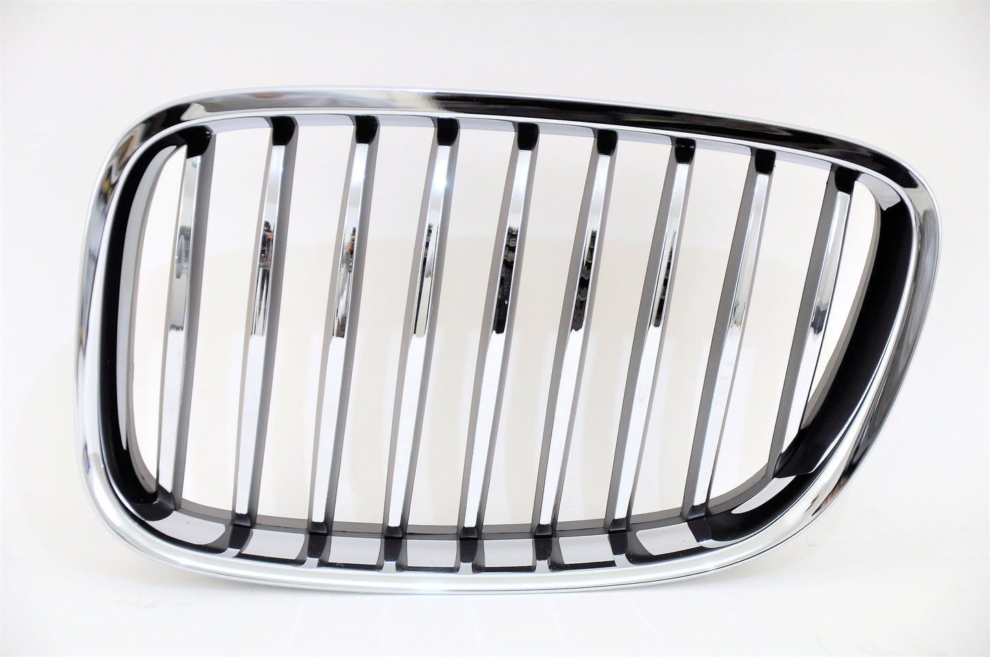 860 | 2010-2013 BMW 535i GT Grille assy F07; GRAN TURISMO; w/o Night Vision; RH | BM1200243|51137200167