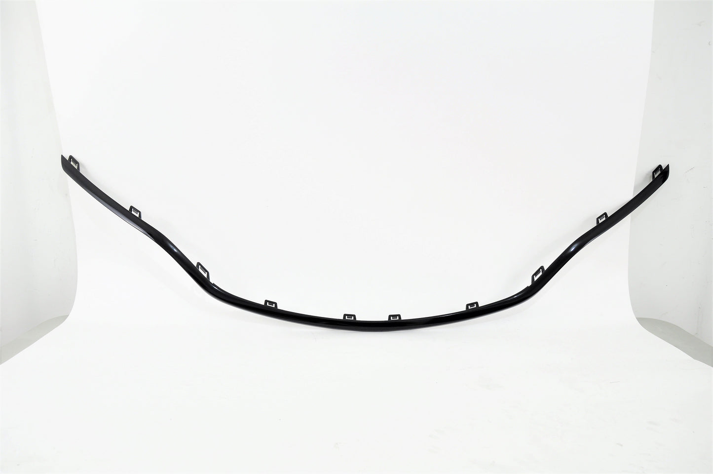 1210 | 2015-2017 CHRYSLER 200 Grille molding Sedan; Gloss Black | CH1210118|68202985AC