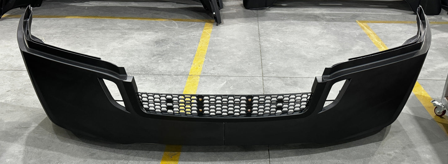 | 2018-2024 FREIGHTLINER CASCADIA BUMPER ASSY W/O FOG LAMP HOLE W/ PAINT STRIPE | FTL1000113|