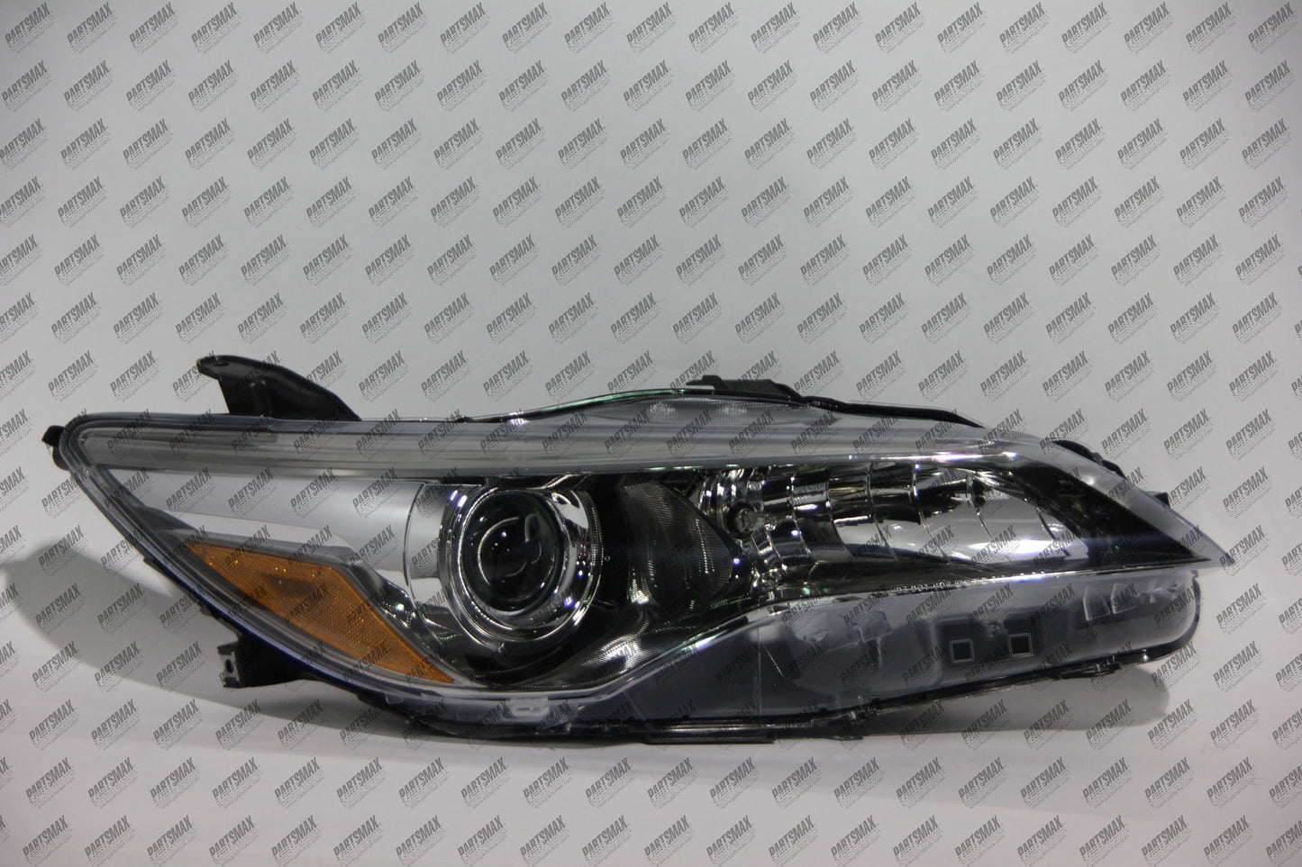 2503 | 2015-2017 TOYOTA CAMRY RT Headlamp assy composite HYBRID; SE; Halogen; Projector Type | TO2503224|8111006C70