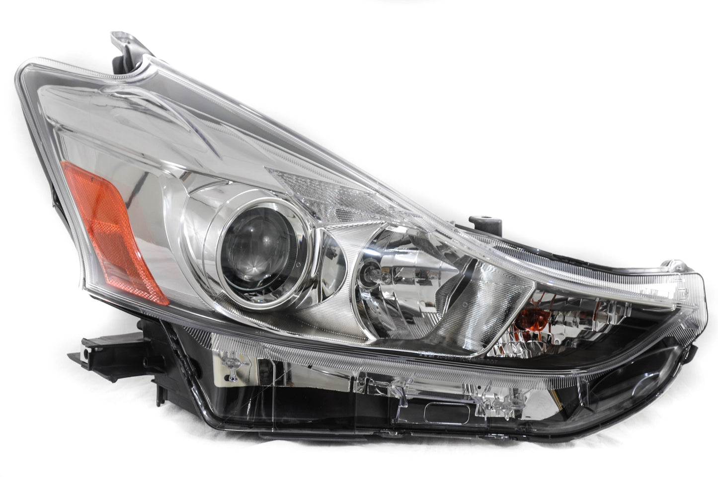 2519 | 2015-2018 TOYOTA PRIUS v RT Headlamp lens/housing Halogen | TO2519152|8113047650