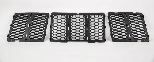 860 | 2014-2016 JEEP GRAND CHEROKEE Grille assy Honeycomb Style; Code MFE|MFK; Chrome/PTM | CH1200377|68143074AD