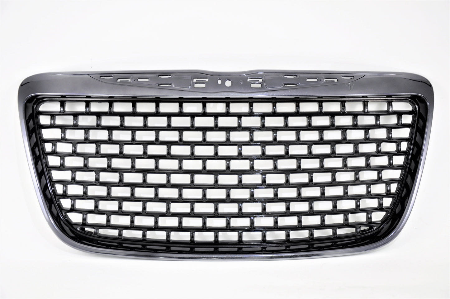 860 | 2012-2014 CHRYSLER 300 Grille assy w/Chrome Trim; Code MC7; Black & Chrome Grille | CH1200383|1SF04SZRAA