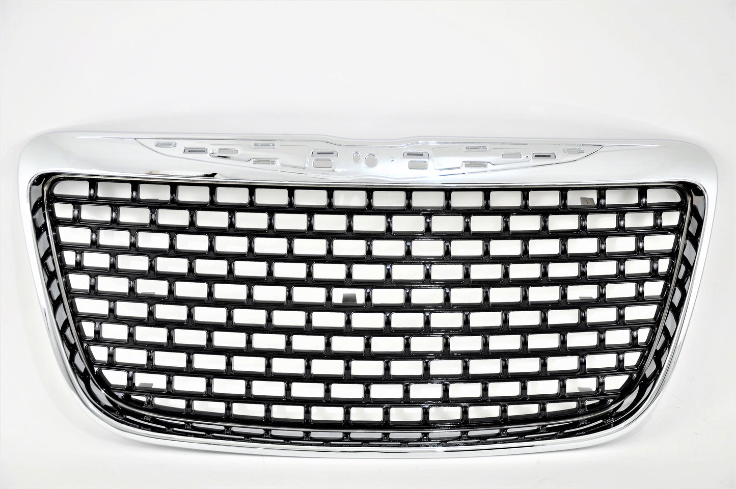 1200 | 2012-2014 CHRYSLER 300 Grille assy w/Chrome Surround; Code MFV; Argent Grille | CH1200386|1SF04SZ0AA