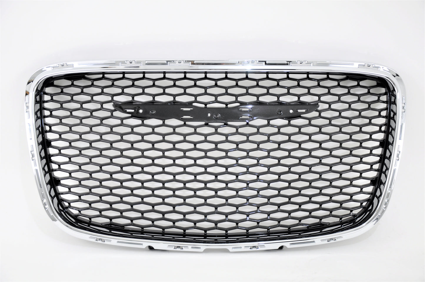 860 | 2015-2021 CHRYSLER 300 Grille assy Type 1; w/Chrome Surround | CH1200394|5SW16LAUAE