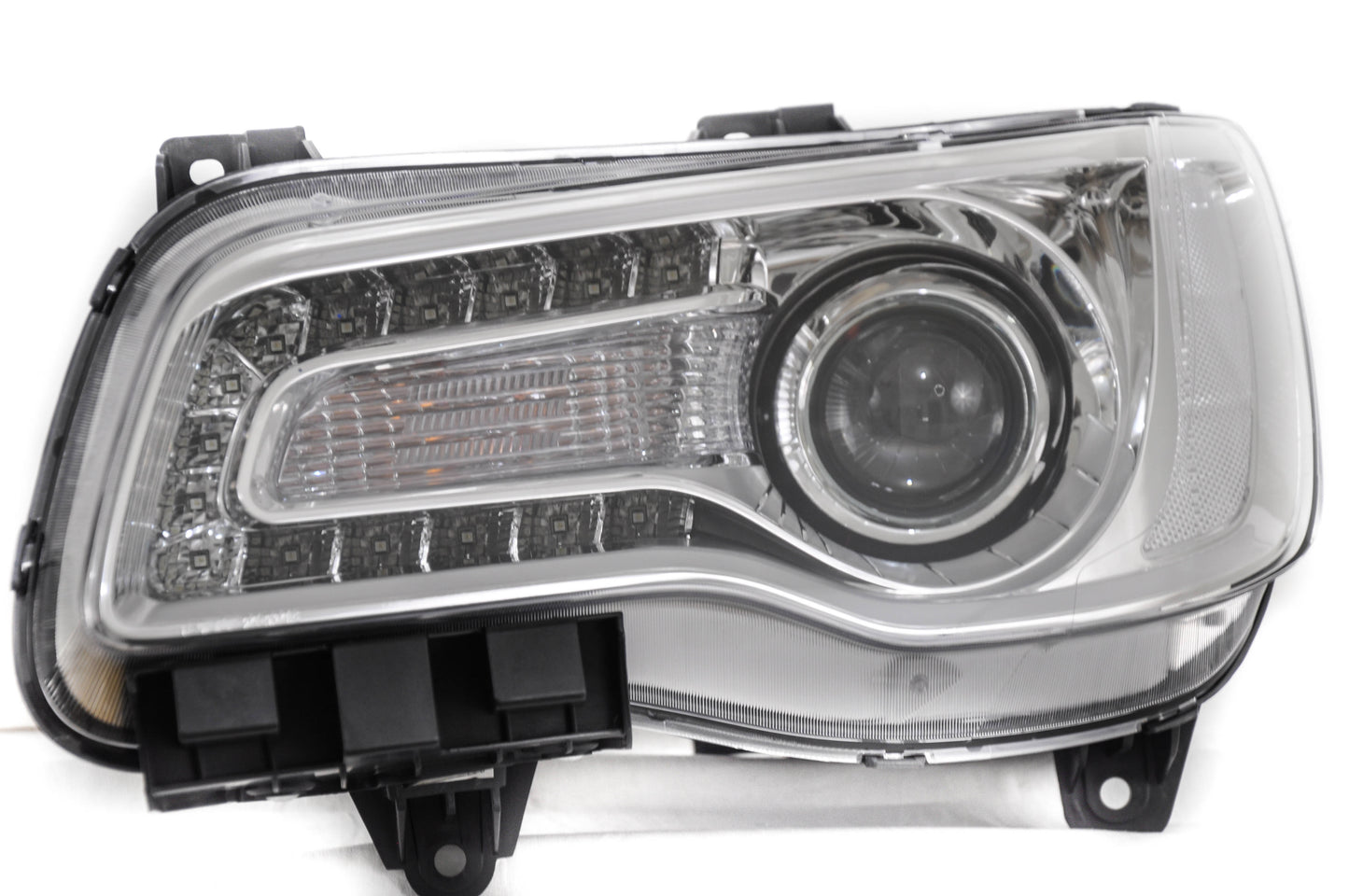 1150 | 2015-2017 CHRYSLER 300 LT Headlamp assy composite Halogen; Chrome Bezel | CH2502268|68196277AD