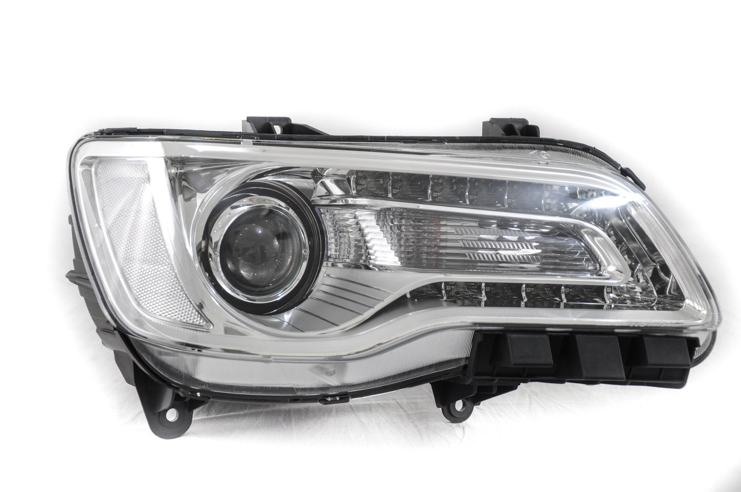 1160 | 2015-2017 CHRYSLER 300 RT Headlamp assy composite Halogen; Chrome Bezel | CH2503268|68196276AD