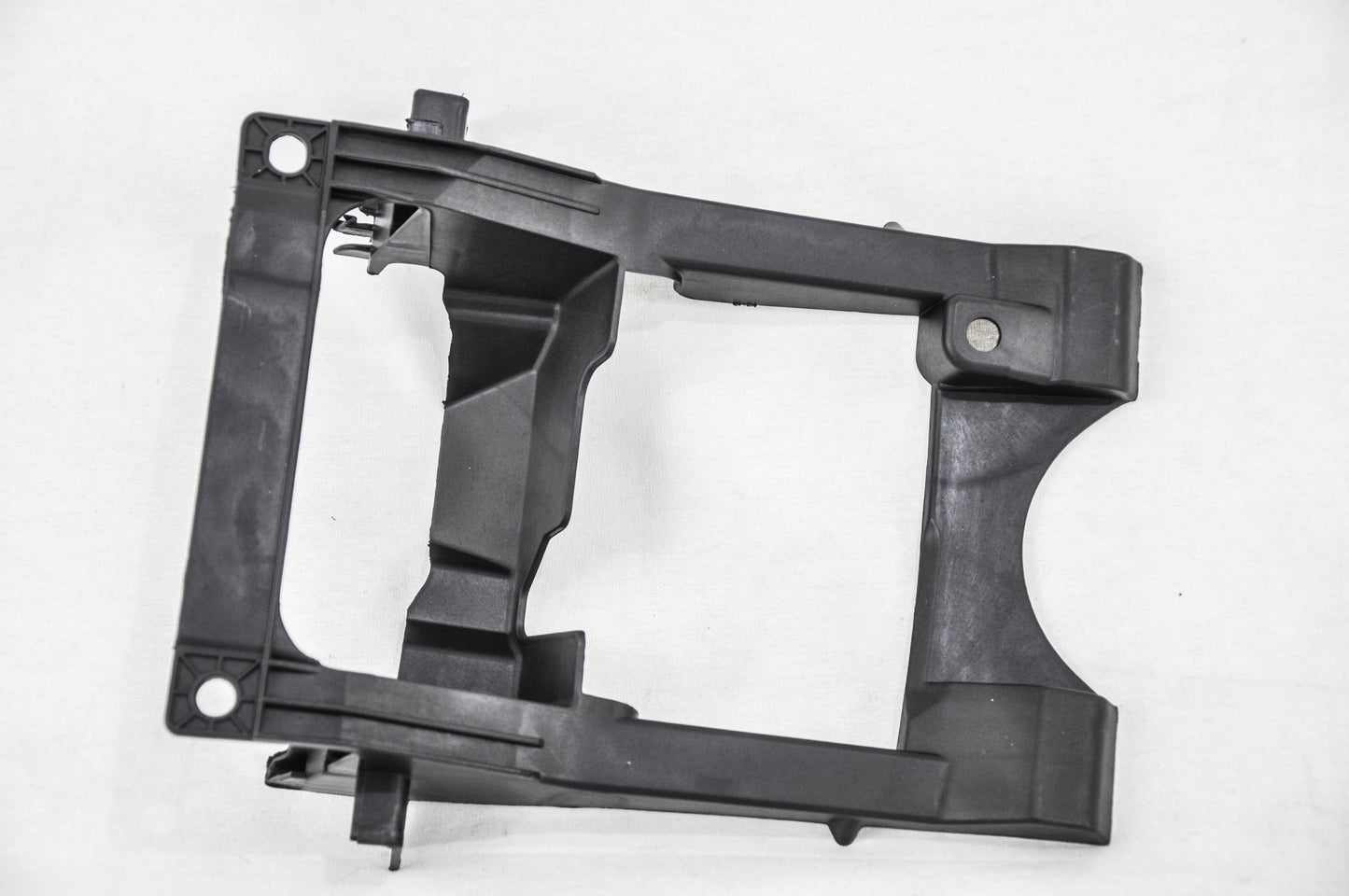 1070 | 2016-2018 HONDA HR-V Radiator support Center Support; Upper | HO1225182|71150T7JH00