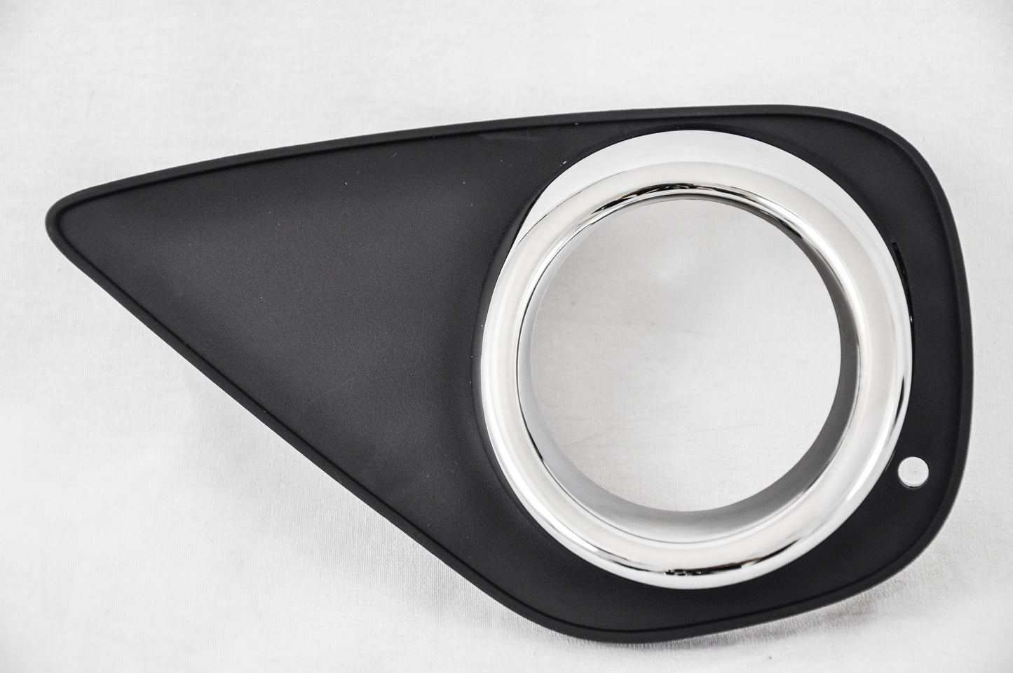 520 | 2015-2017 TOYOTA YARIS LT Front bumper insert H/B; Fog Lamp Bezel; w/Fog Lamps | TO1038189|520400D050