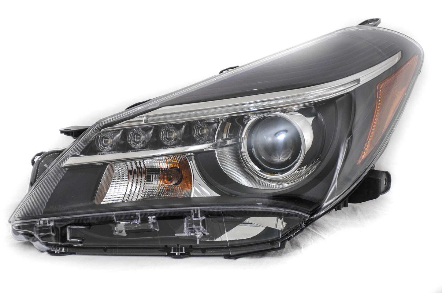 2518 | 2015-2017 TOYOTA YARIS LT Headlamp lens/housing Projector Type; w/LED DRL | TO2518151|811700DA80