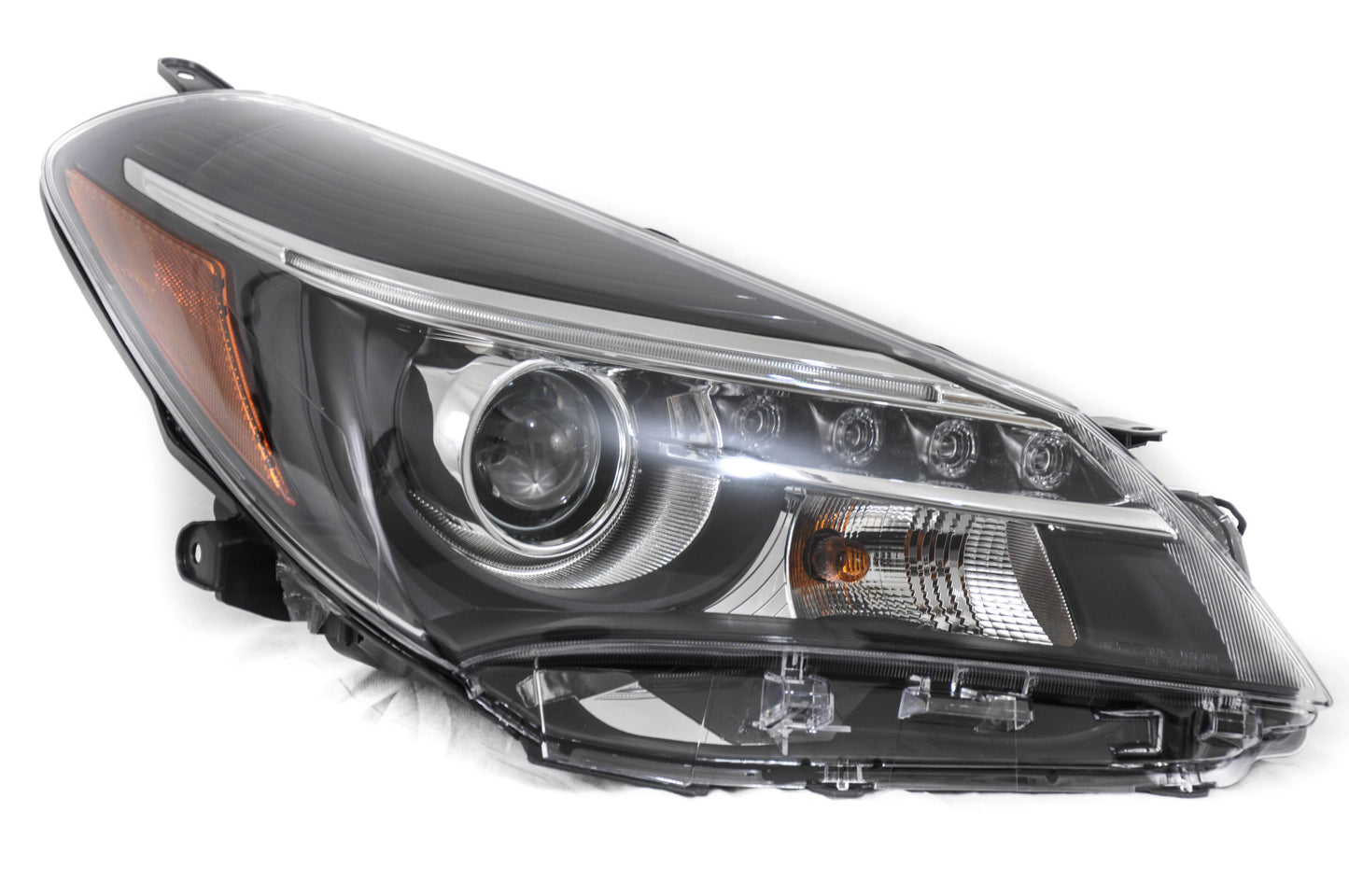1172 | 2015-2017 TOYOTA YARIS RT Headlamp lens/housing Projector Type; w/LED DRL | TO2519151|811300DA80