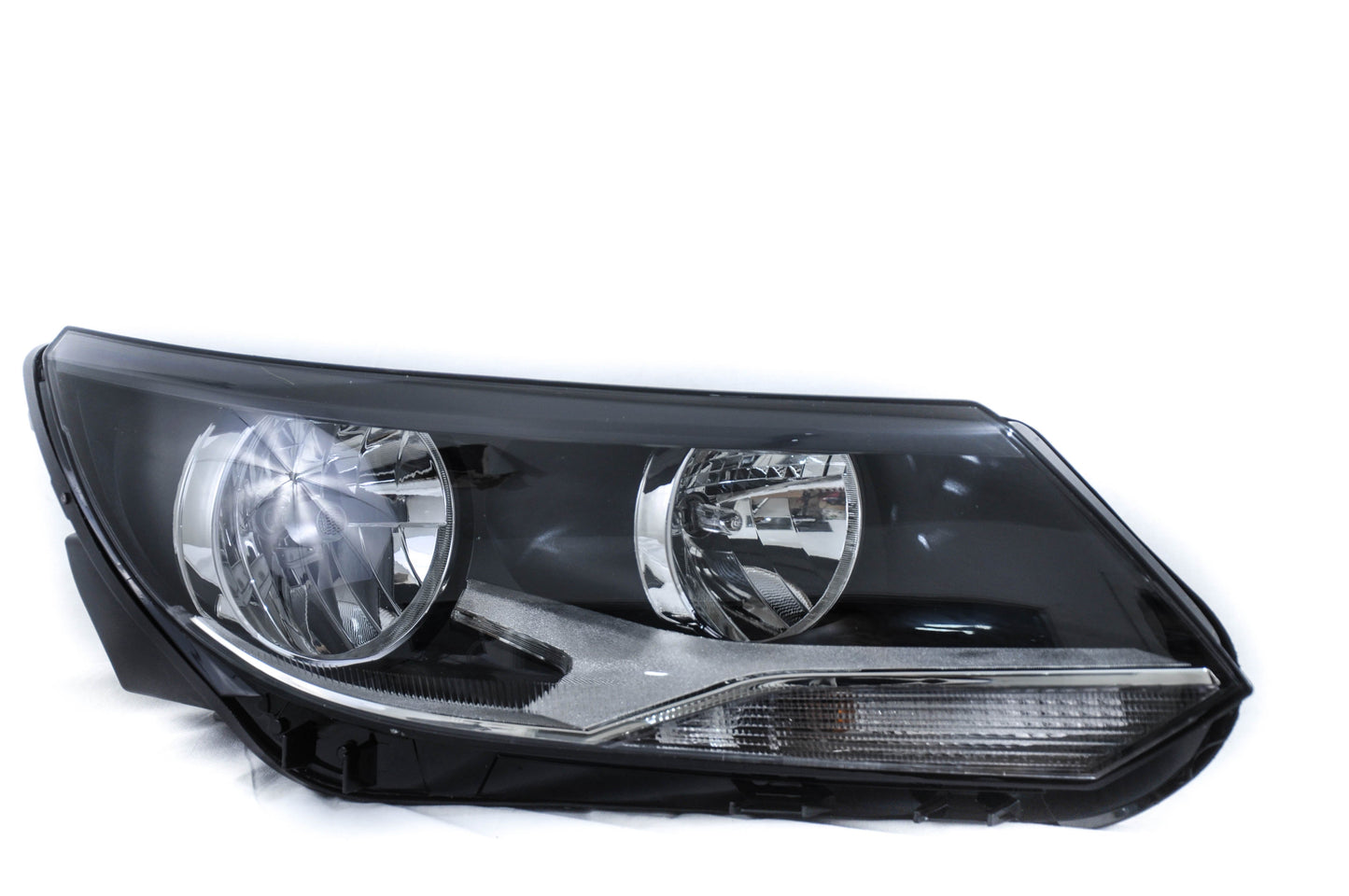 2503 | 2017-2018 VOLKSWAGEN TIGUAN LIMITED RT Headlamp assy composite Halogen | VW2503152|5N0941006